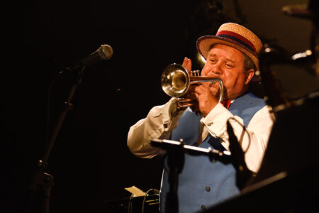 Funny Fellows (19:00)